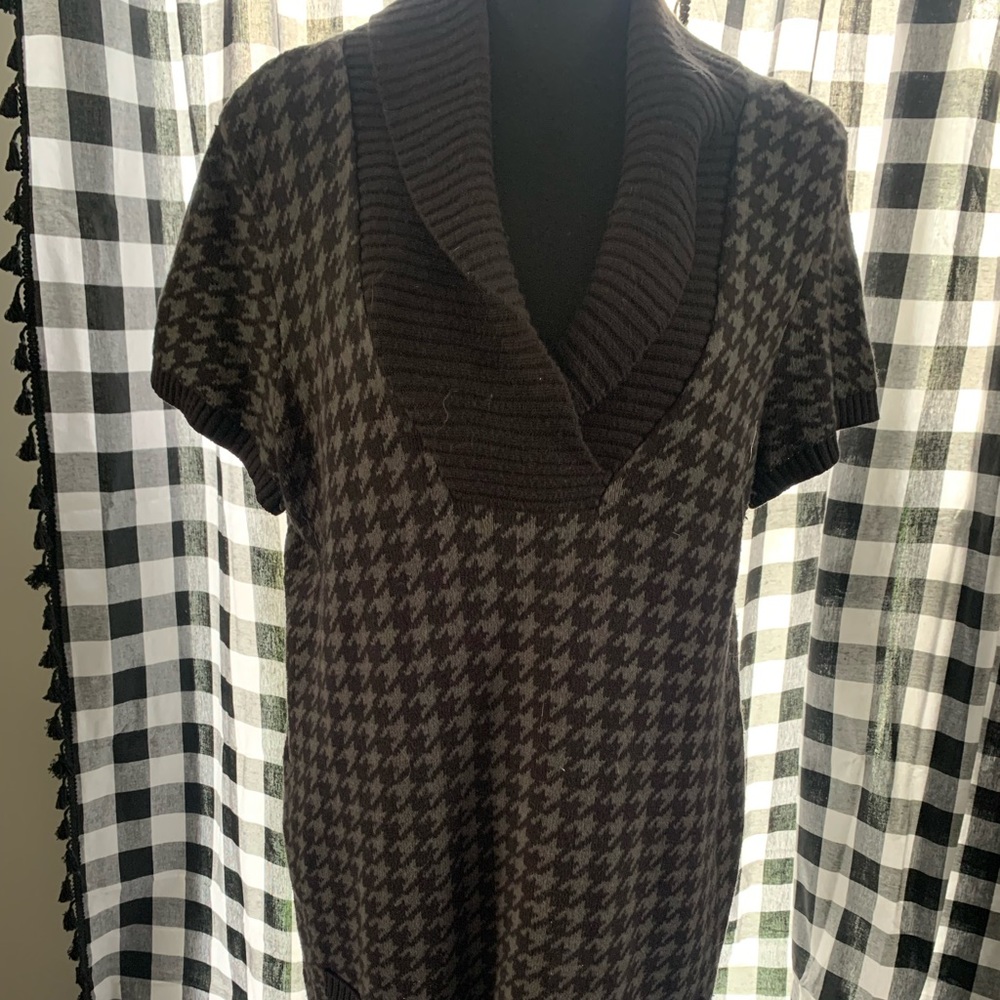 Black and gray tunic sweater